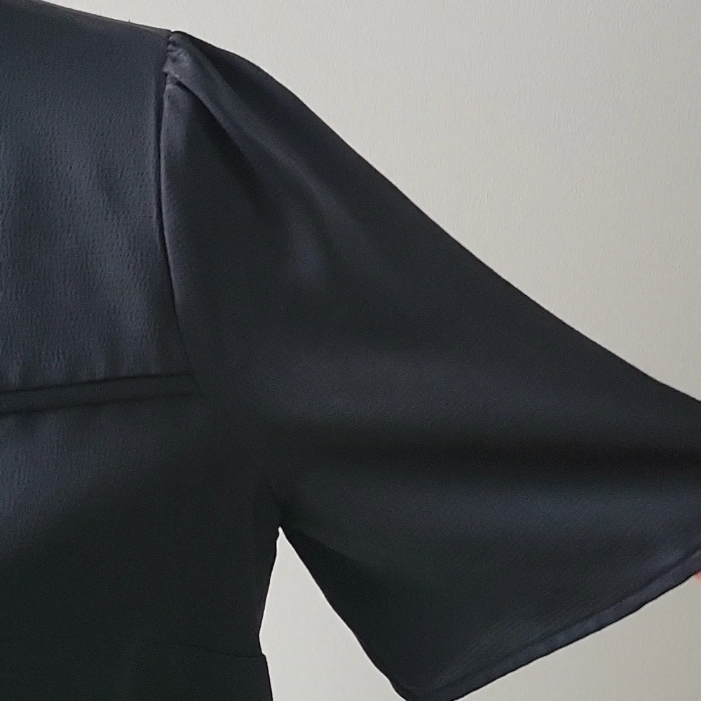 J. Crew 365 Hammered Black‎ Satin Short Sleeve Women Size 8